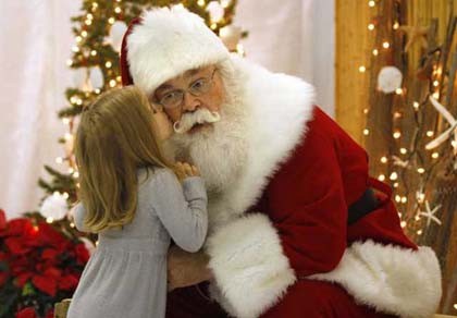 Trẻ em Mỹ sẽ xin ít quà hơn những năm trước trong dịp Giáng sinh năm nay. (Ảnh: AP)